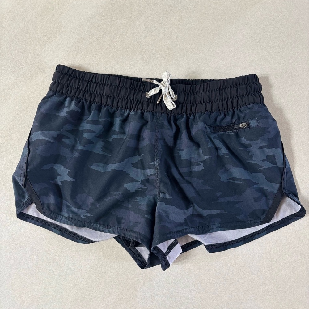 Vuori Clementine Black Shorts Lightweight Moisture-Wicking, excellent condition